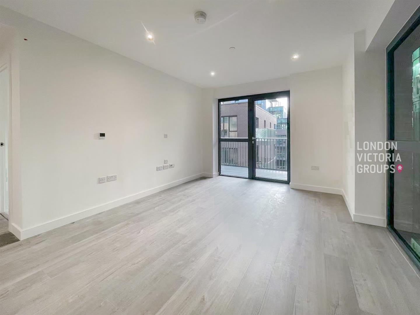 1 bed property in Damsel Grove, London